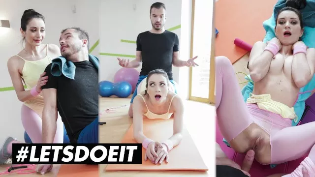 Relaxxxed - Brunette Hottie Valentina Bianco Spreads Her Legs For A Dick In The Gym